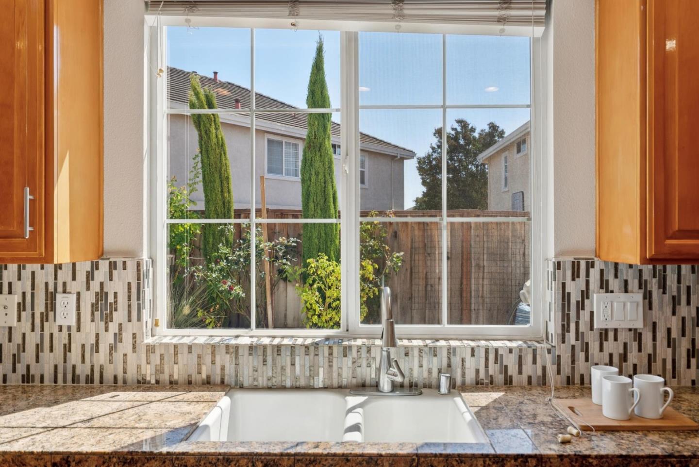 Detail Gallery Image 14 of 54 For 126 Bellflower Ln, Union City,  CA 94587 - 5 Beds | 3 Baths