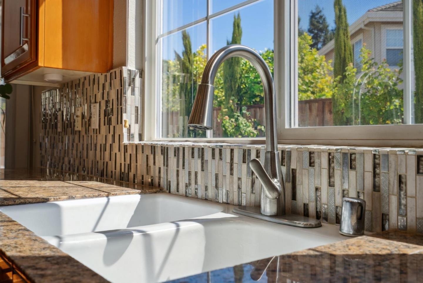 Detail Gallery Image 15 of 54 For 126 Bellflower Ln, Union City,  CA 94587 - 5 Beds | 3 Baths