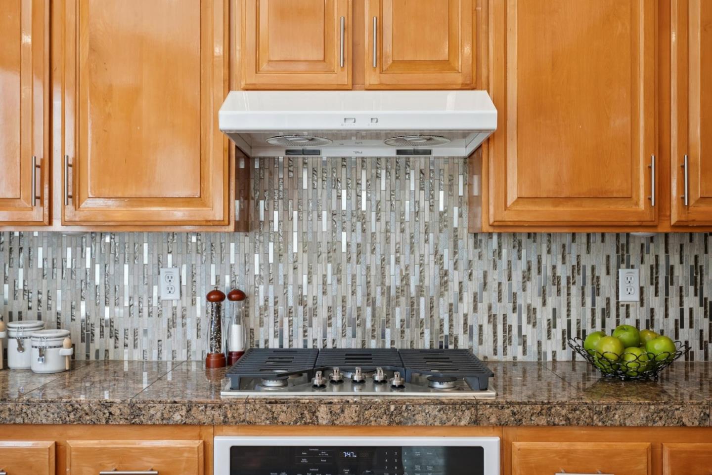 Detail Gallery Image 16 of 54 For 126 Bellflower Ln, Union City,  CA 94587 - 5 Beds | 3 Baths