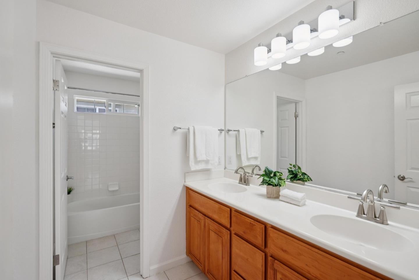 Detail Gallery Image 30 of 54 For 126 Bellflower Ln, Union City,  CA 94587 - 5 Beds | 3 Baths