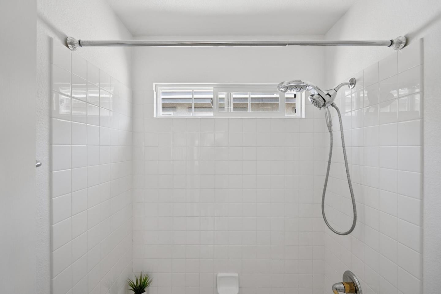 Detail Gallery Image 31 of 54 For 126 Bellflower Ln, Union City,  CA 94587 - 5 Beds | 3 Baths