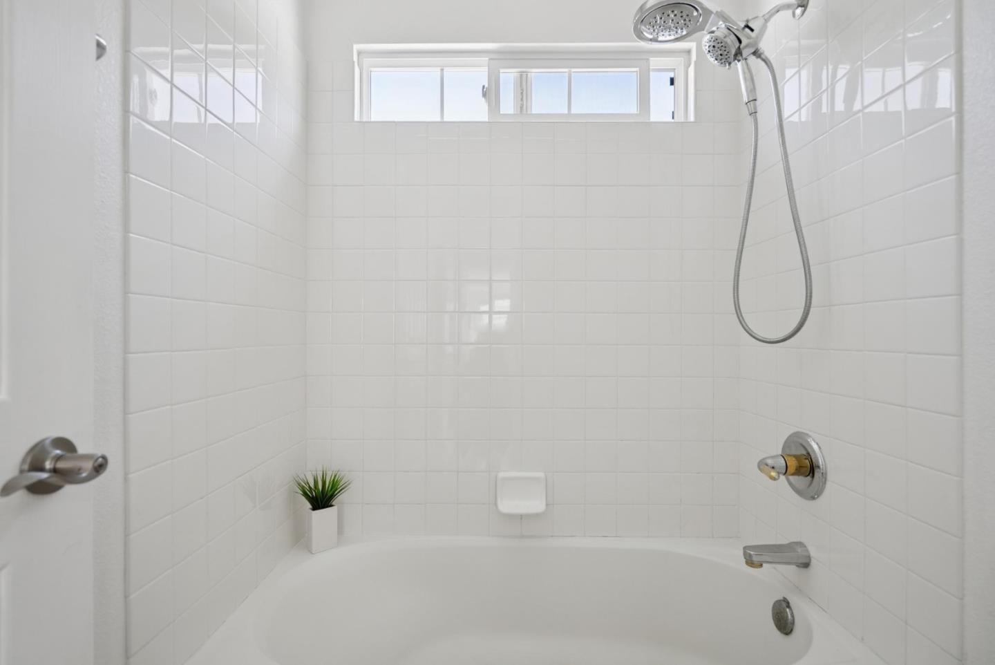 Detail Gallery Image 32 of 54 For 126 Bellflower Ln, Union City,  CA 94587 - 5 Beds | 3 Baths