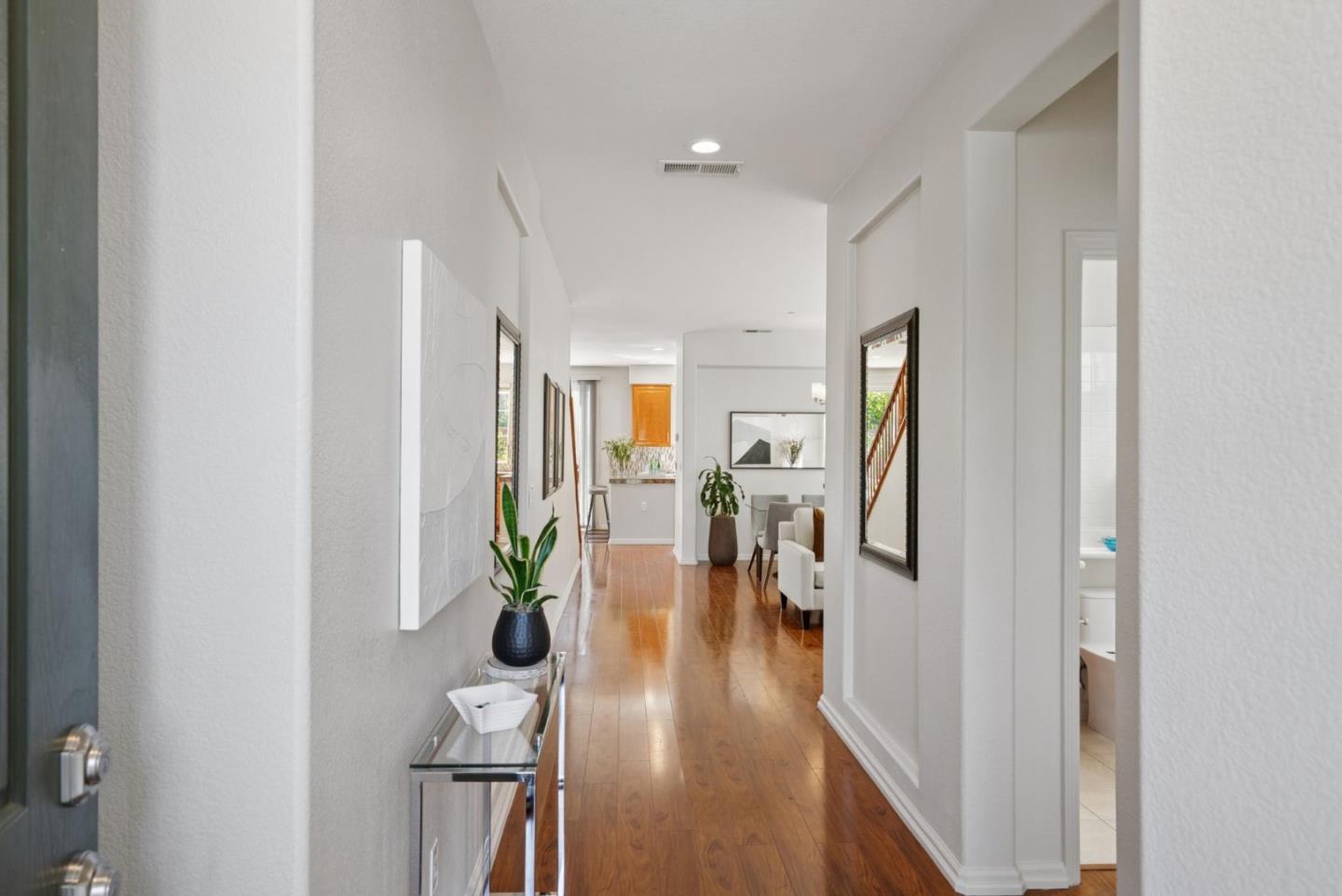 Detail Gallery Image 5 of 54 For 126 Bellflower Ln, Union City,  CA 94587 - 5 Beds | 3 Baths