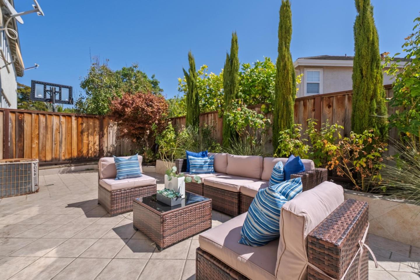 Detail Gallery Image 50 of 54 For 126 Bellflower Ln, Union City,  CA 94587 - 5 Beds | 3 Baths