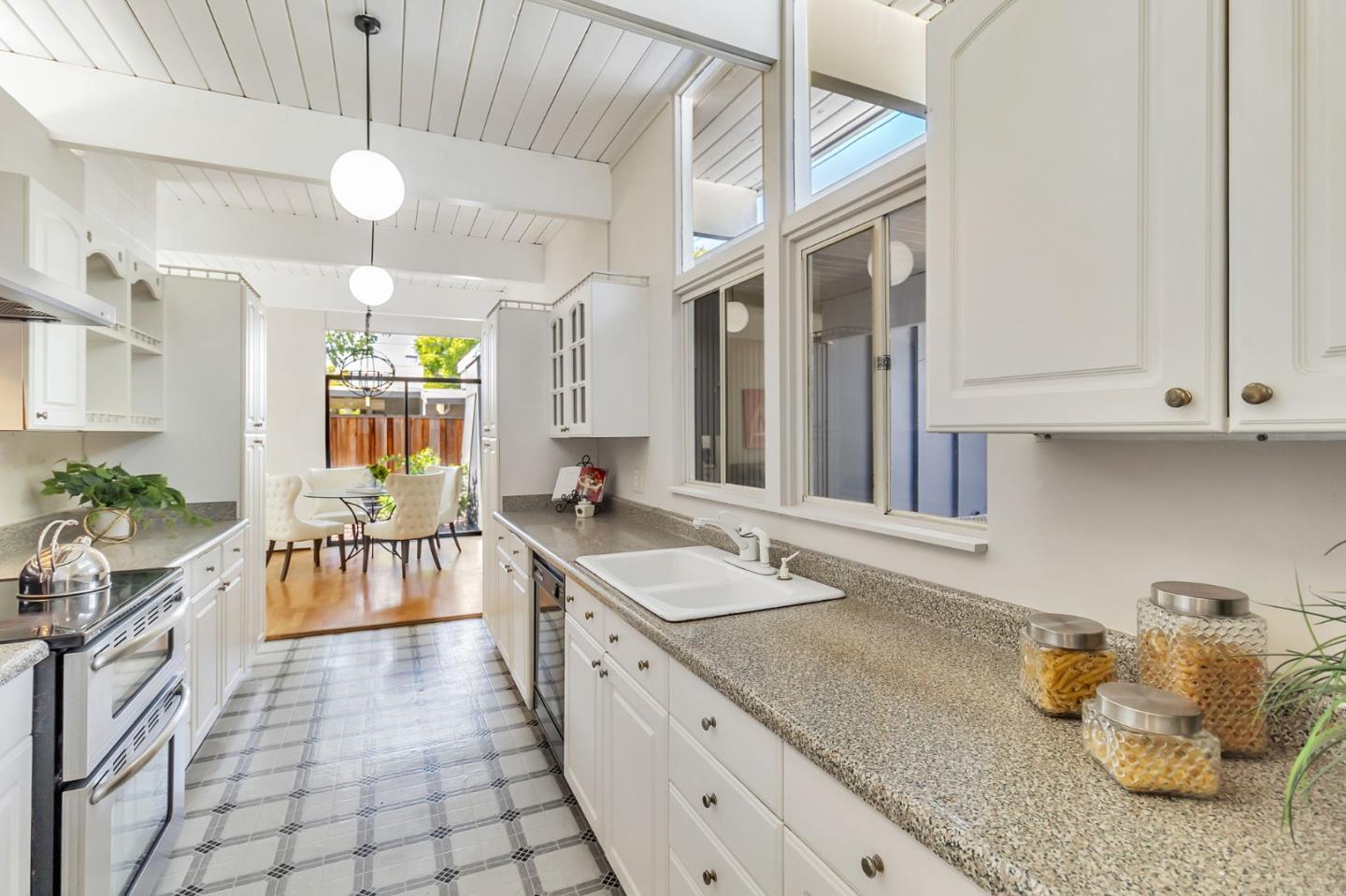 Detail Gallery Image 10 of 36 For 418 Ferne Ave, Palo Alto,  CA 94306 - 4 Beds | 2 Baths