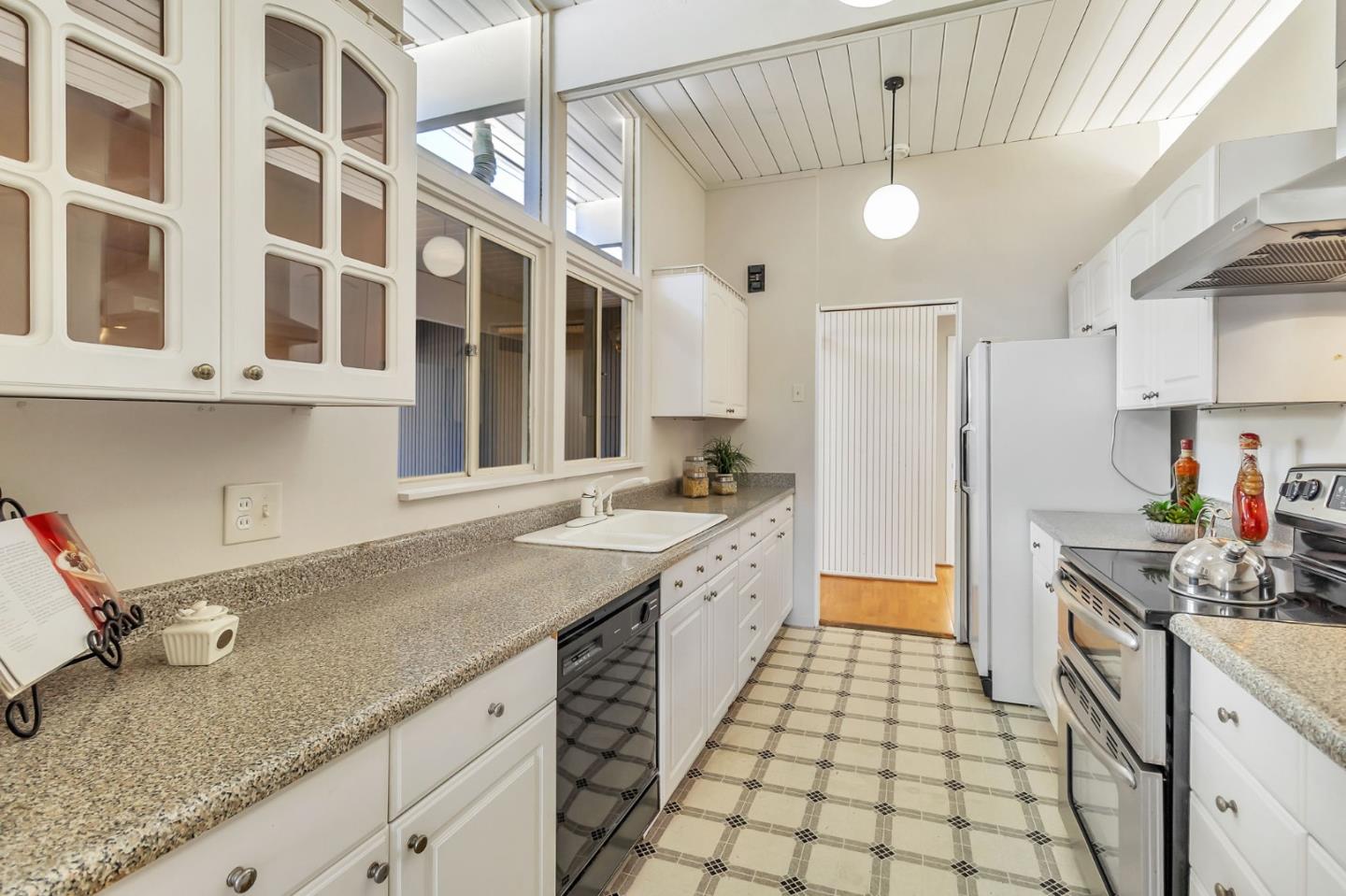Detail Gallery Image 11 of 36 For 418 Ferne Ave, Palo Alto,  CA 94306 - 4 Beds | 2 Baths
