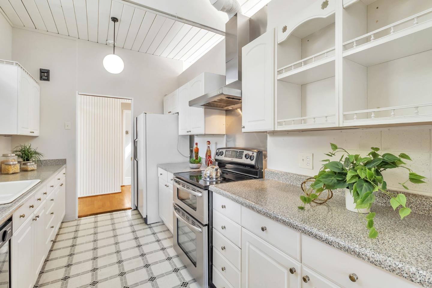 Detail Gallery Image 12 of 36 For 418 Ferne Ave, Palo Alto,  CA 94306 - 4 Beds | 2 Baths