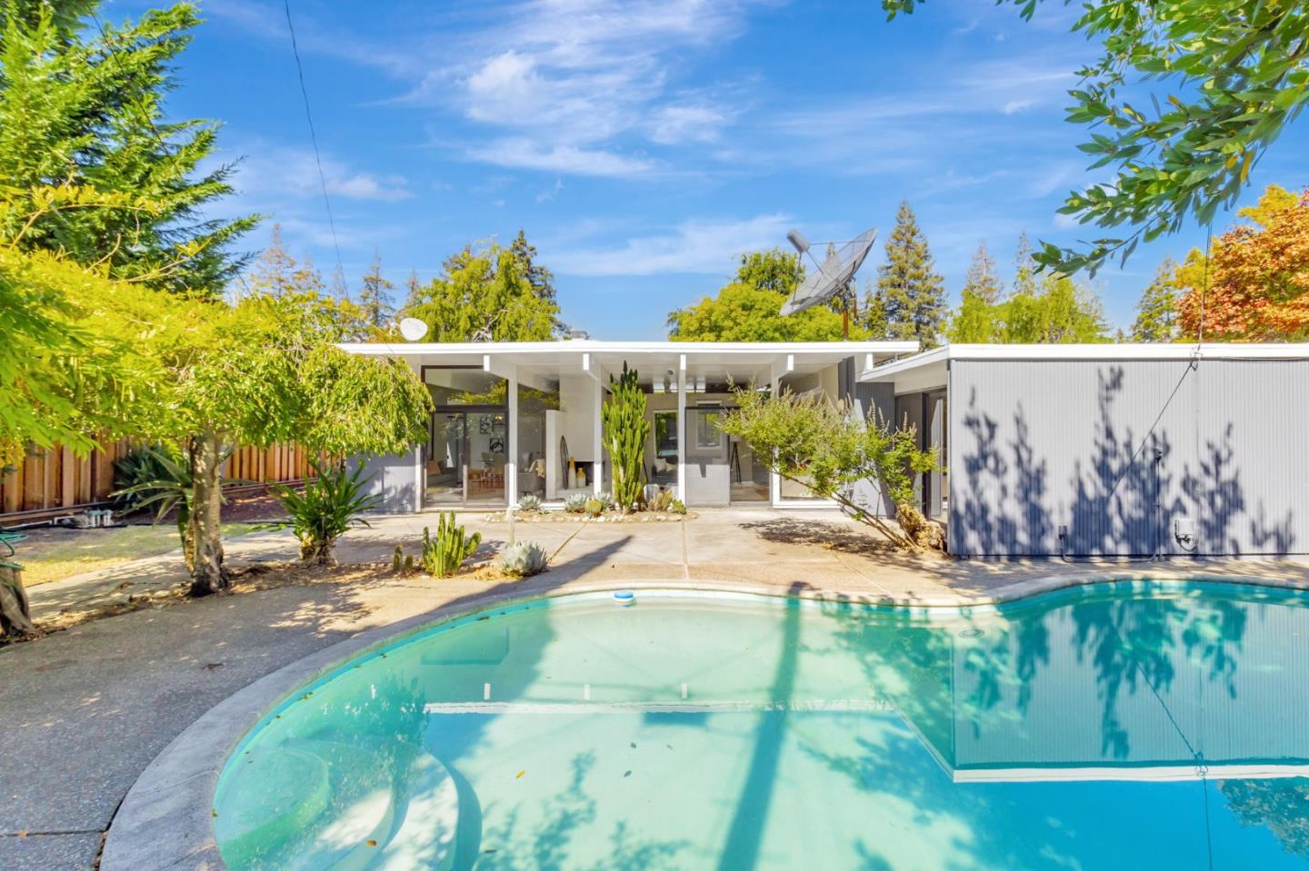Detail Gallery Image 26 of 36 For 418 Ferne Ave, Palo Alto,  CA 94306 - 4 Beds | 2 Baths