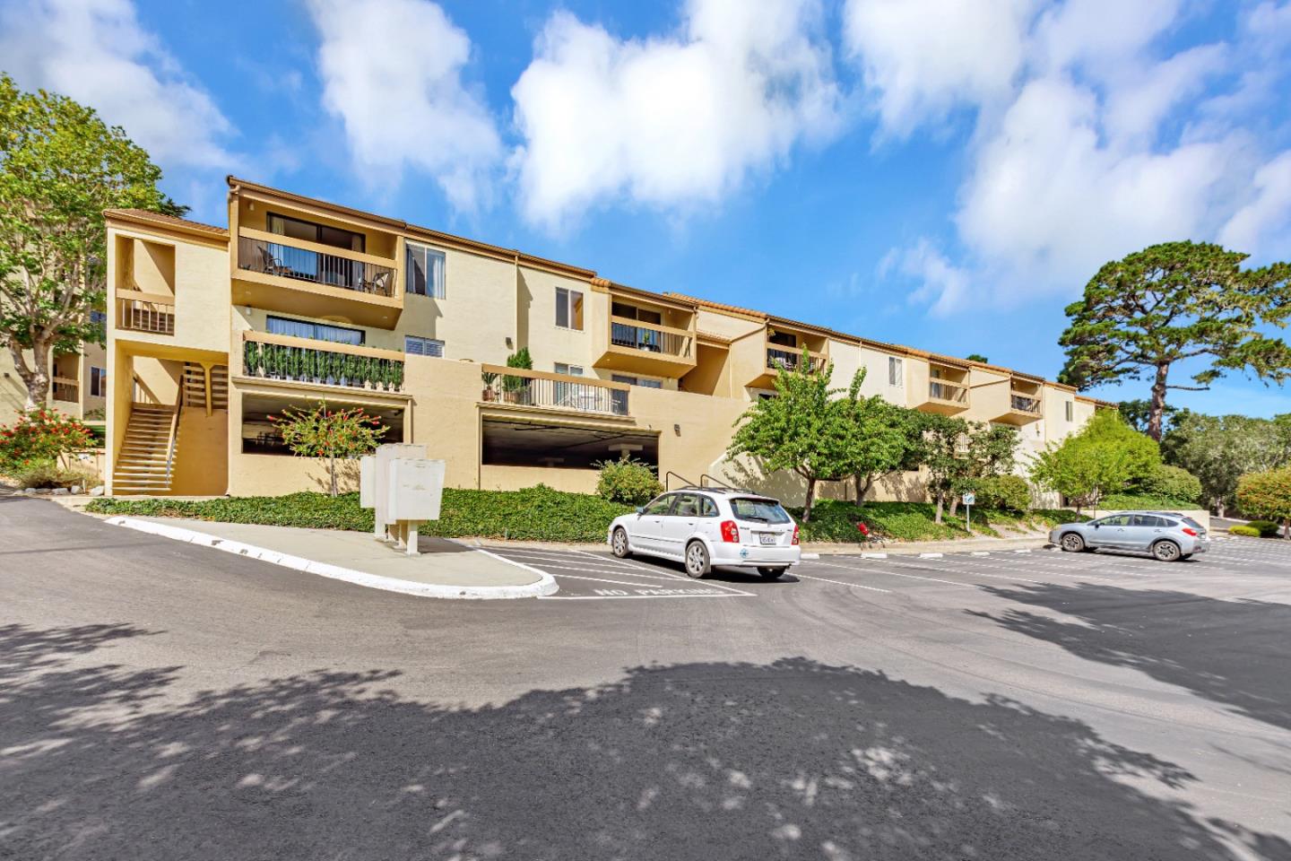 Detail Gallery Image 32 of 35 For 1210 Golden Oaks Ln, Monterey,  CA 93940 - 2 Beds | 2 Baths