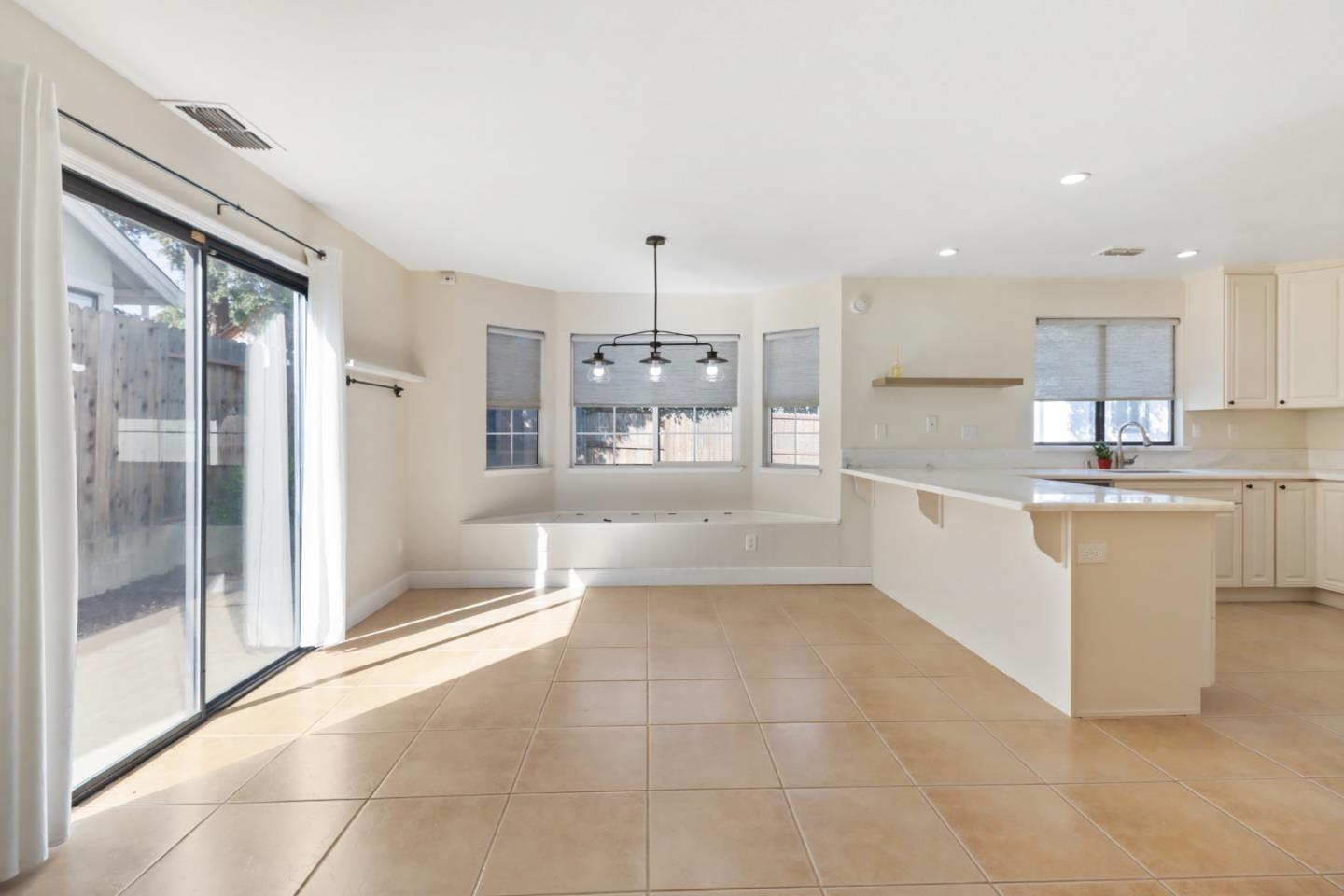 Detail Gallery Image 15 of 36 For 382 Sawtell Rd, Roseville,  CA 95678 - 4 Beds | 3 Baths