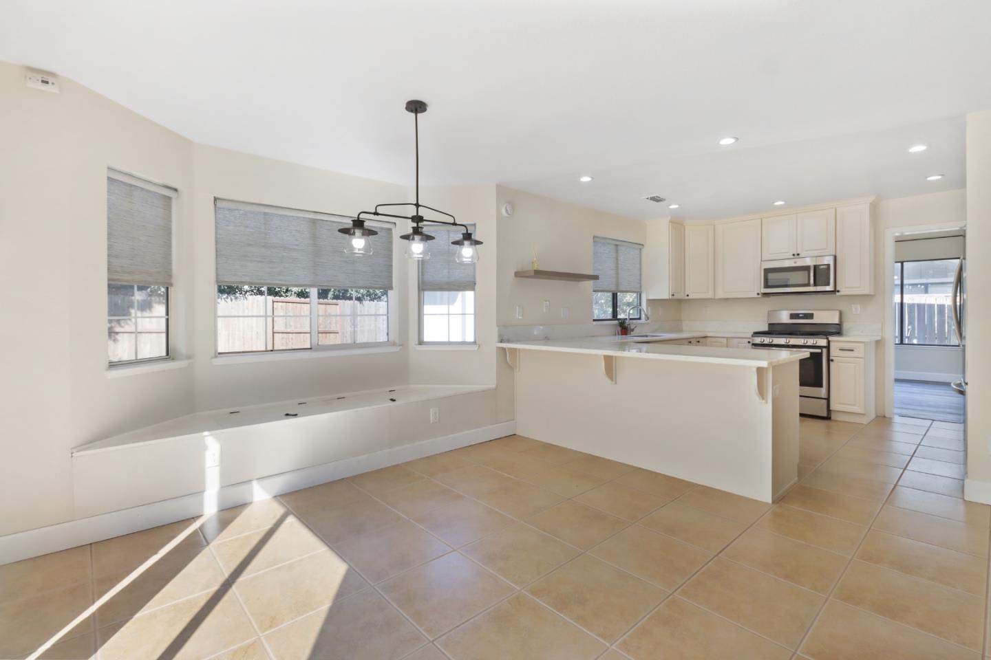 Detail Gallery Image 16 of 36 For 382 Sawtell Rd, Roseville,  CA 95678 - 4 Beds | 3 Baths