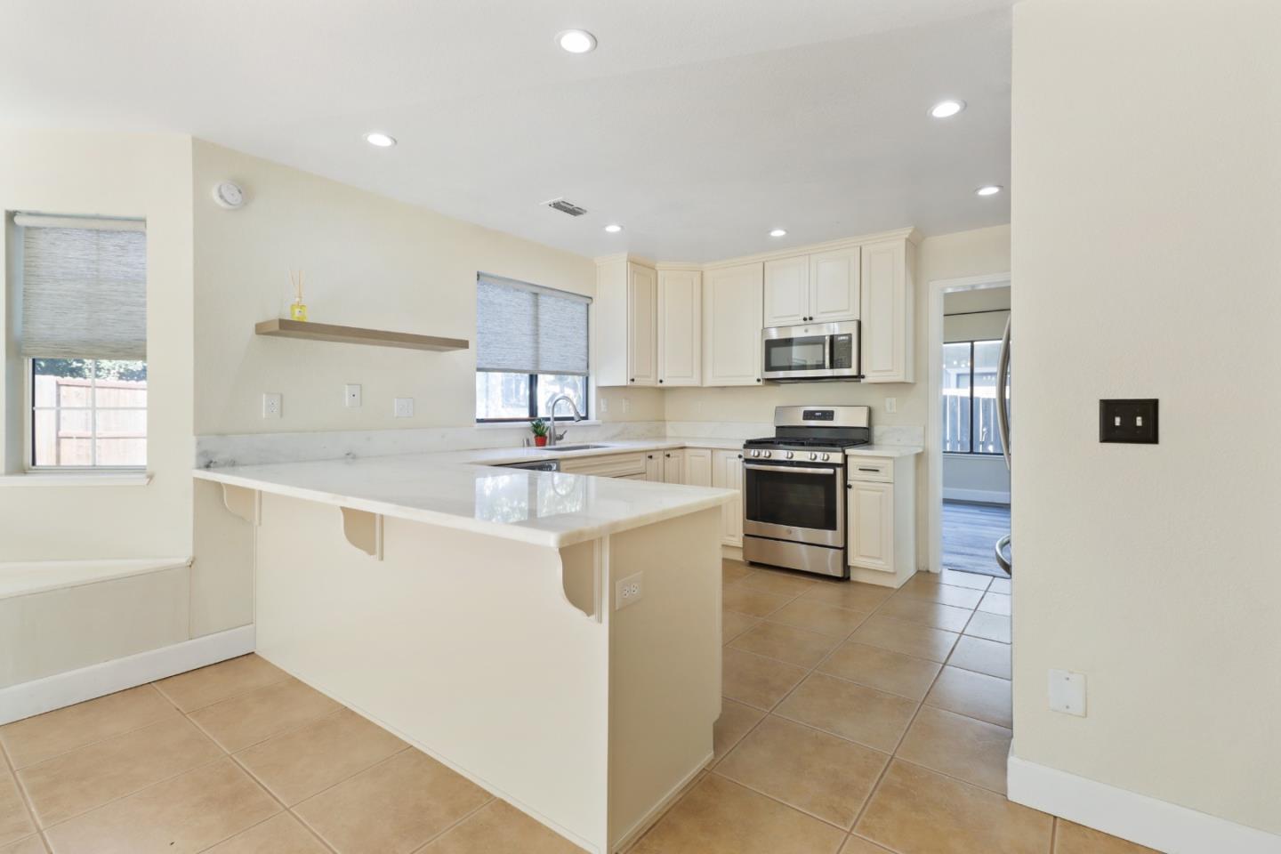 Detail Gallery Image 8 of 36 For 382 Sawtell Rd, Roseville,  CA 95678 - 4 Beds | 3 Baths