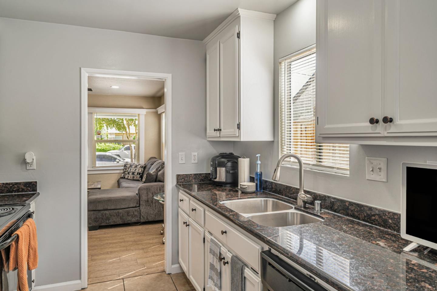 Detail Gallery Image 11 of 52 For 1561 Bessie Ave, Tracy,  CA 95376 - 3 Beds | 1 Baths