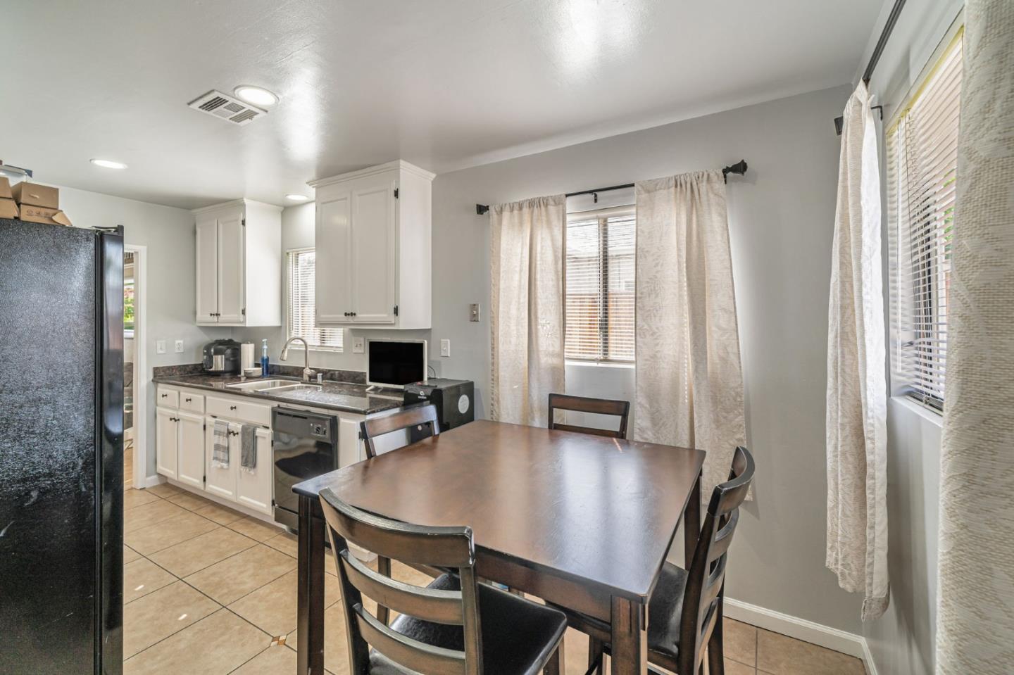 Detail Gallery Image 14 of 52 For 1561 Bessie Ave, Tracy,  CA 95376 - 3 Beds | 1 Baths