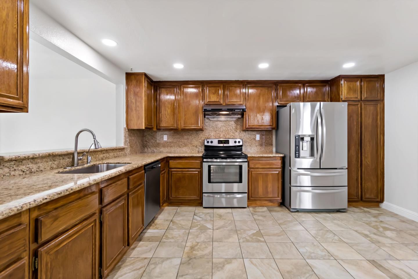 Detail Gallery Image 9 of 67 For 37993 Ponderosa Ter, Fremont,  CA 94536 - 3 Beds | 2/1 Baths