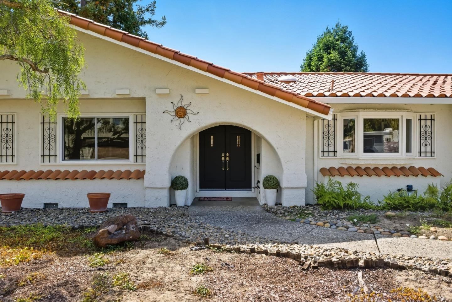 Detail Gallery Image 3 of 46 For 213 Waugh Ave, Santa Cruz,  CA 95065 - 3 Beds | 2 Baths