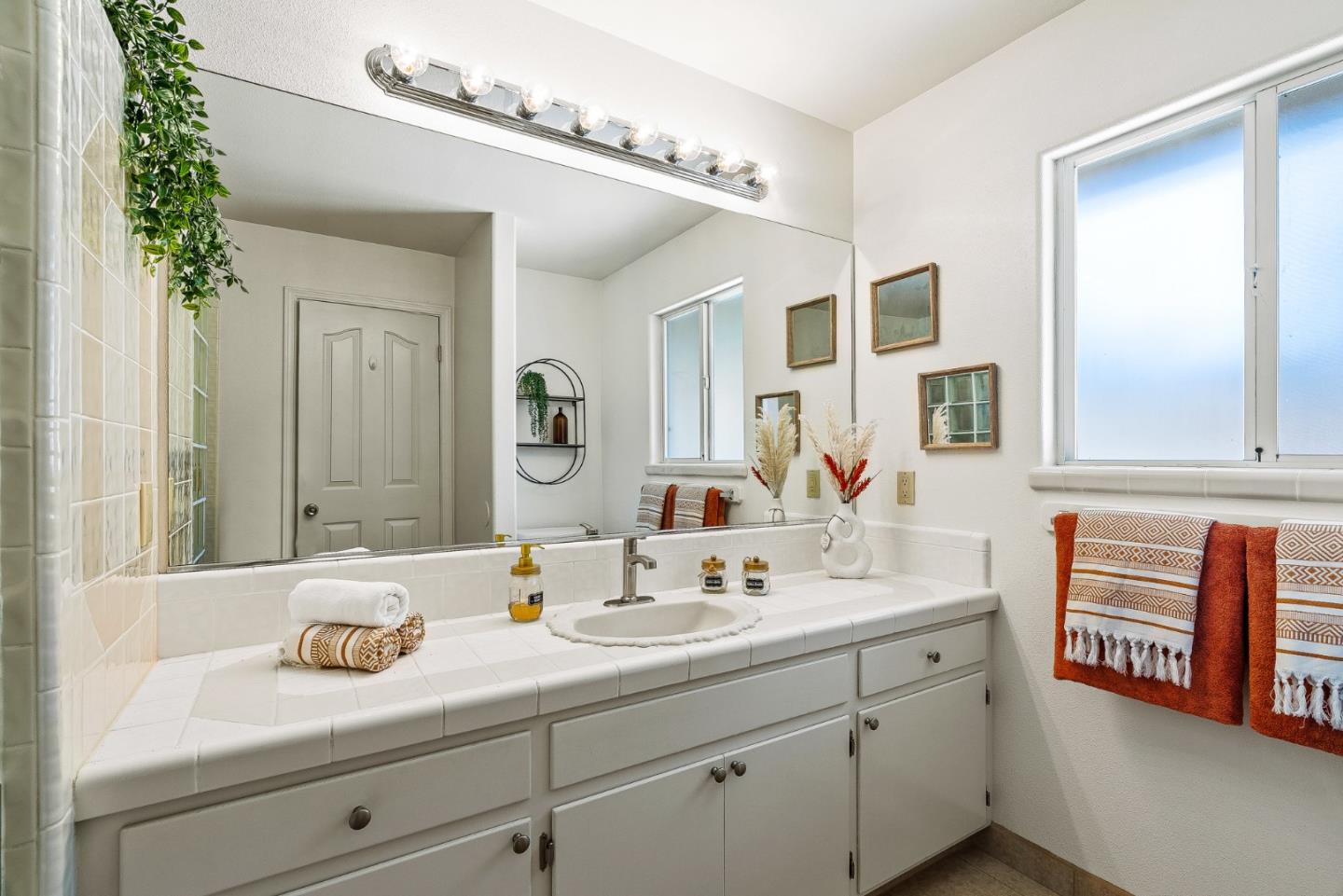 Detail Gallery Image 14 of 37 For 6595 Frankie Ln, Salinas,  CA 93907 - 3 Beds | 2/1 Baths