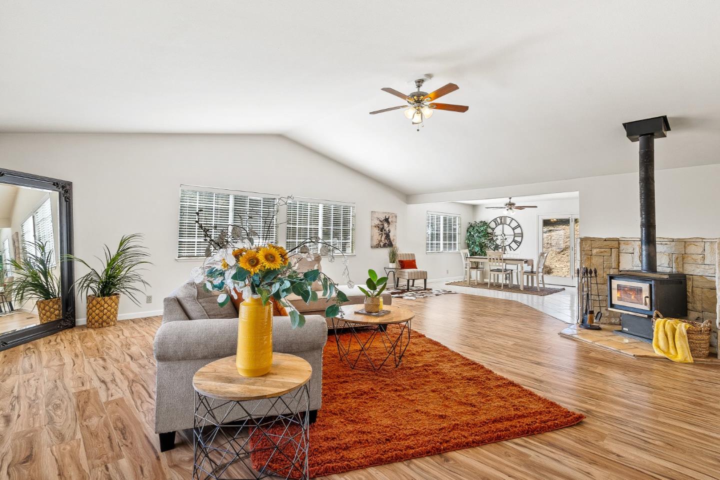 Detail Gallery Image 3 of 37 For 6595 Frankie Ln, Salinas,  CA 93907 - 3 Beds | 2/1 Baths