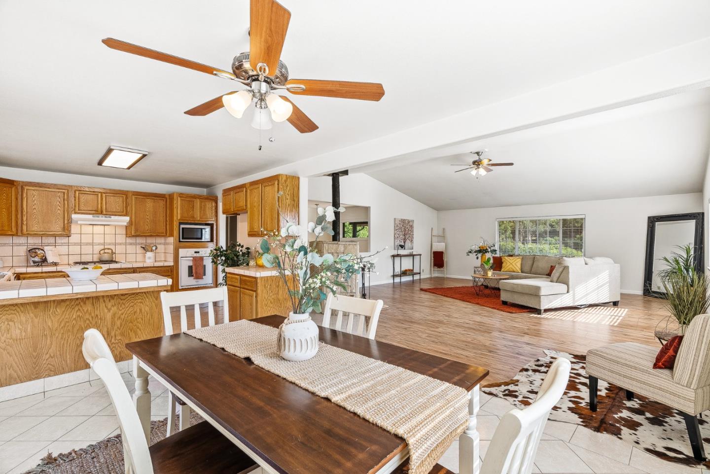 Detail Gallery Image 4 of 37 For 6595 Frankie Ln, Salinas,  CA 93907 - 3 Beds | 2/1 Baths