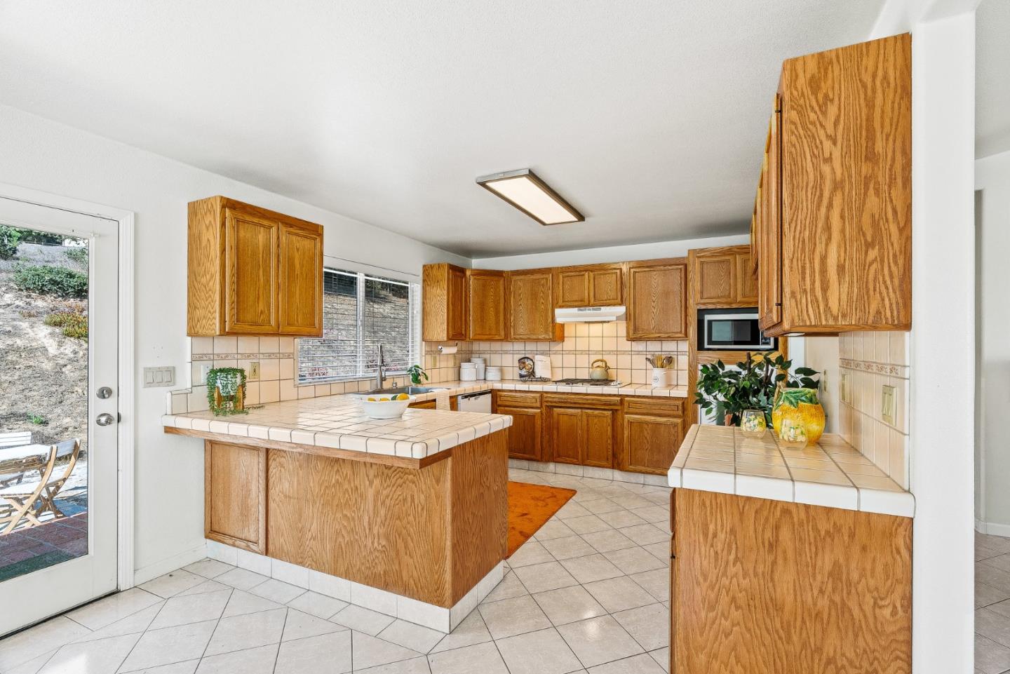 Detail Gallery Image 5 of 37 For 6595 Frankie Ln, Salinas,  CA 93907 - 3 Beds | 2/1 Baths