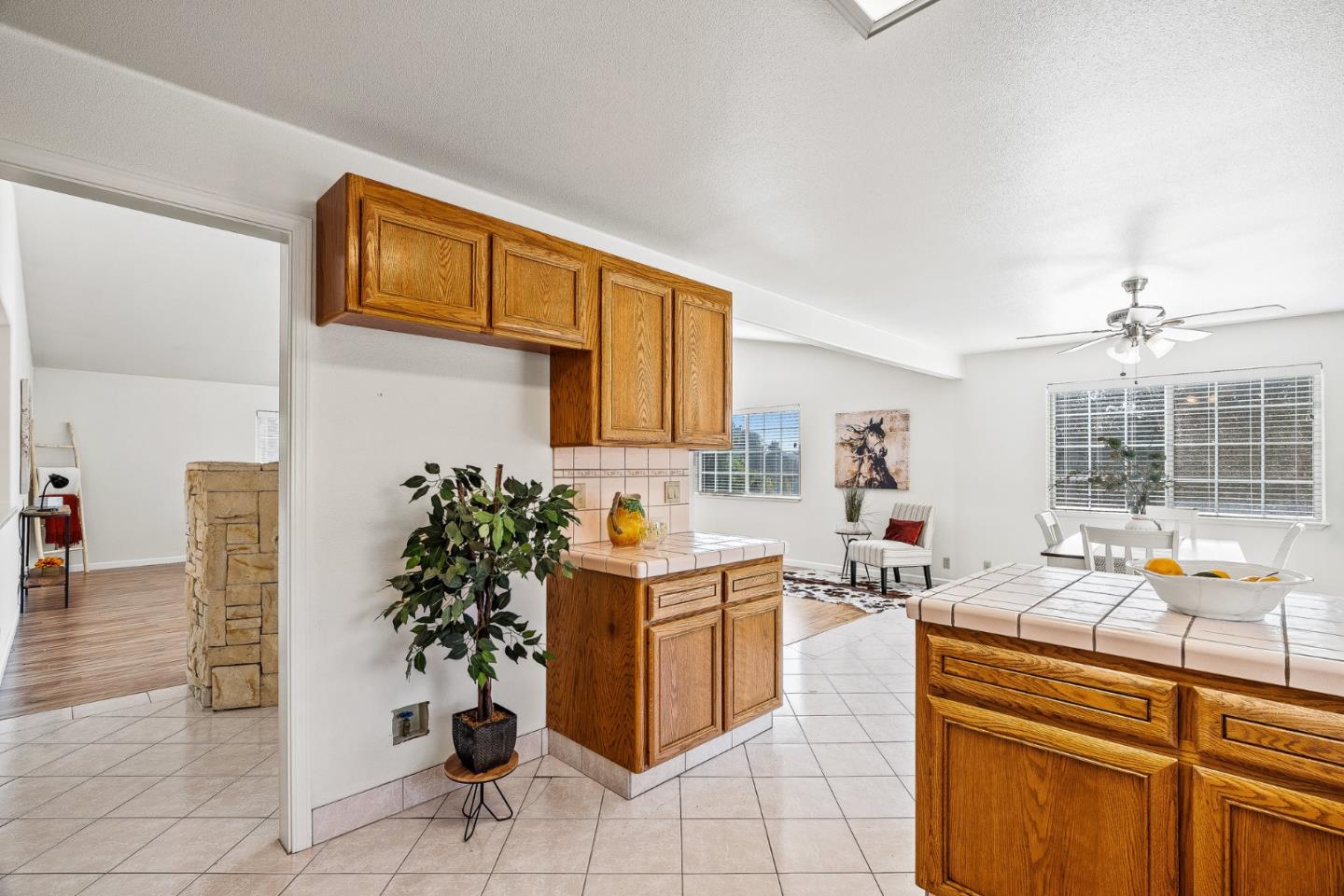 Detail Gallery Image 9 of 37 For 6595 Frankie Ln, Salinas,  CA 93907 - 3 Beds | 2/1 Baths