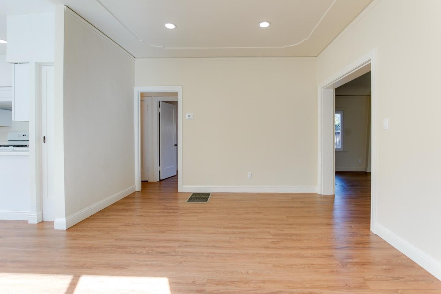 Detail Gallery Image 10 of 46 For 631 S 14th St, San Jose,  CA 95112 - 3 Beds | 2/1 Baths