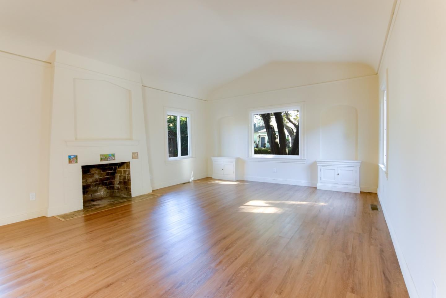 Detail Gallery Image 6 of 46 For 631 S 14th St, San Jose,  CA 95112 - 3 Beds | 2/1 Baths