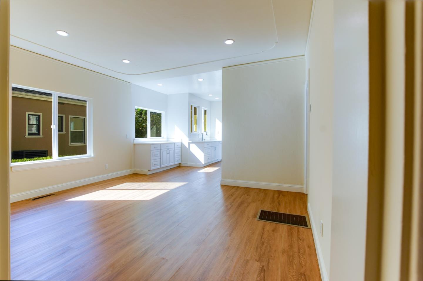 Detail Gallery Image 9 of 46 For 631 S 14th St, San Jose,  CA 95112 - 3 Beds | 2/1 Baths