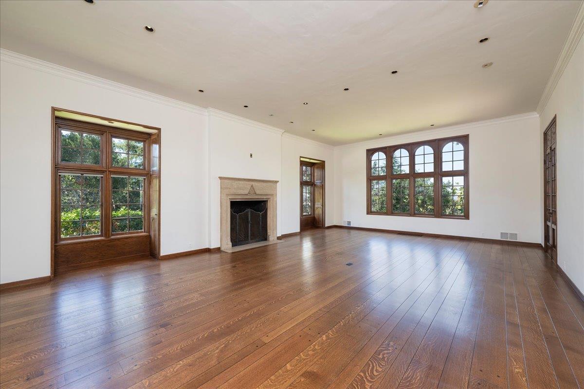 Detail Gallery Image 10 of 24 For 923 Hayne Rd, Hillsborough,  CA 94010 - 5 Beds | 5/2 Baths