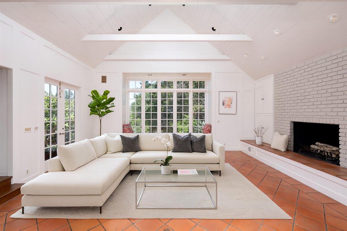 Detail Gallery Image 13 of 24 For 923 Hayne Rd, Hillsborough,  CA 94010 - 5 Beds | 5/2 Baths