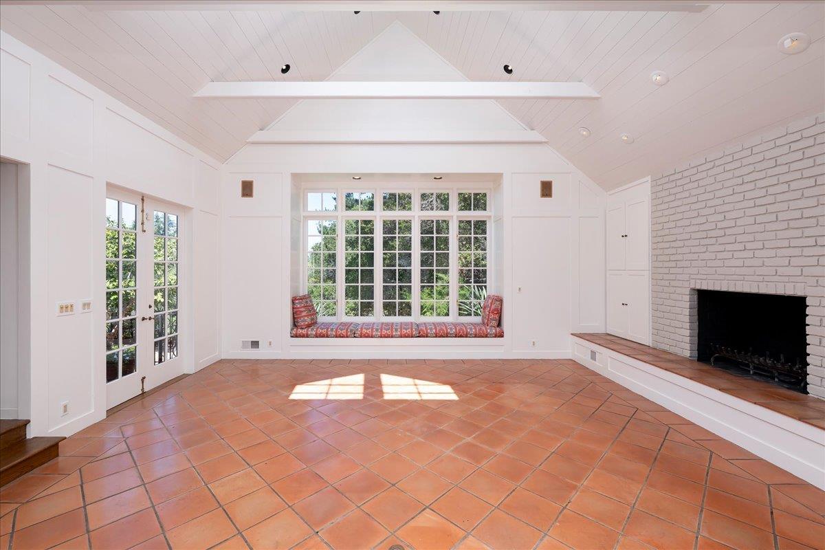 Detail Gallery Image 14 of 24 For 923 Hayne Rd, Hillsborough,  CA 94010 - 5 Beds | 5/2 Baths