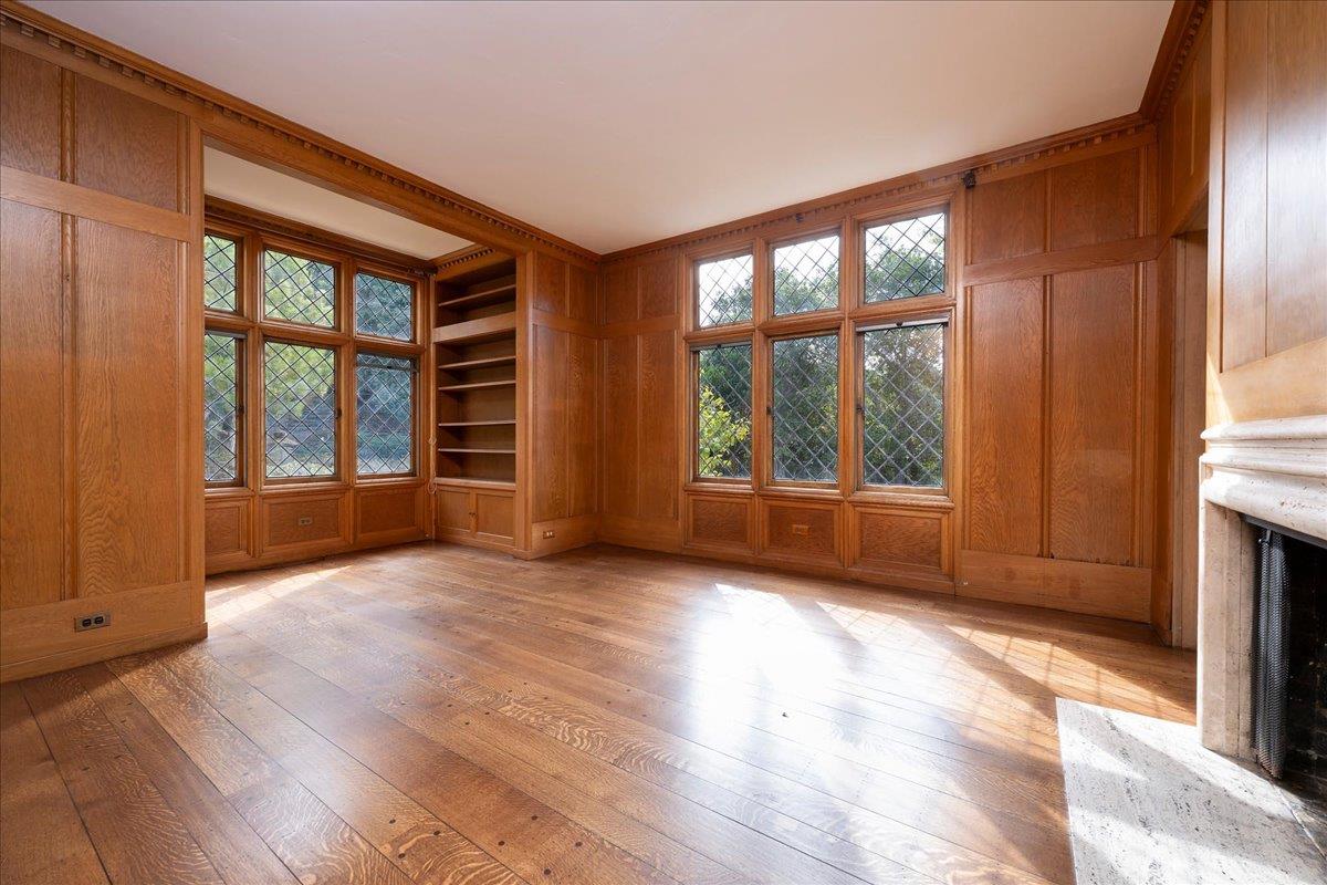 Detail Gallery Image 16 of 24 For 923 Hayne Rd, Hillsborough,  CA 94010 - 5 Beds | 5/2 Baths