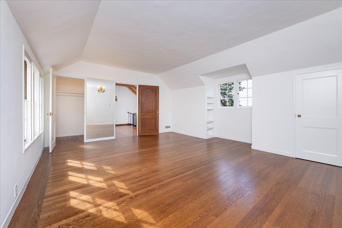 Detail Gallery Image 18 of 24 For 923 Hayne Rd, Hillsborough,  CA 94010 - 5 Beds | 5/2 Baths