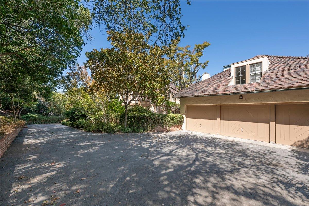 Detail Gallery Image 22 of 24 For 923 Hayne Rd, Hillsborough,  CA 94010 - 5 Beds | 5/2 Baths