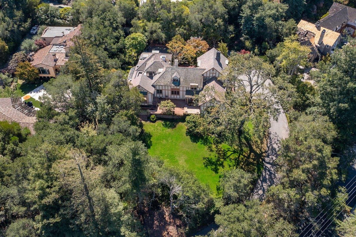 Detail Gallery Image 23 of 24 For 923 Hayne Rd, Hillsborough,  CA 94010 - 5 Beds | 5/2 Baths