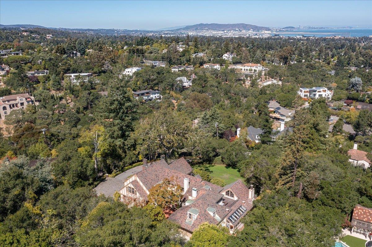 Detail Gallery Image 24 of 24 For 923 Hayne Rd, Hillsborough,  CA 94010 - 5 Beds | 5/2 Baths