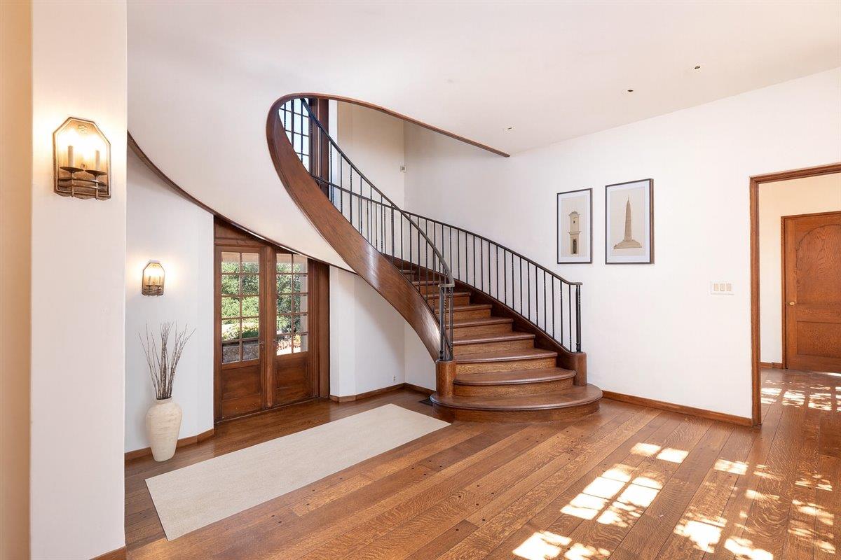 Detail Gallery Image 5 of 24 For 923 Hayne Rd, Hillsborough,  CA 94010 - 5 Beds | 5/2 Baths