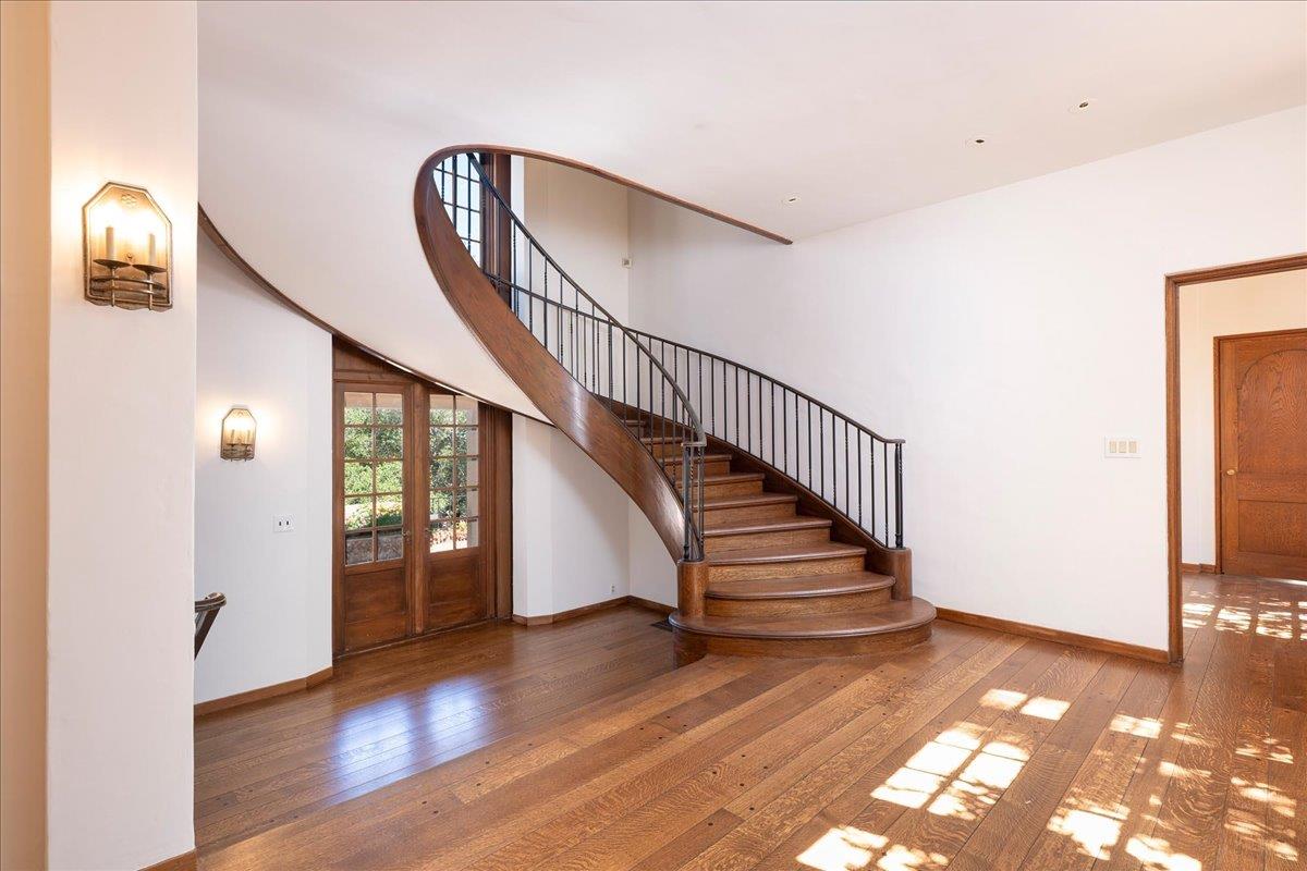 Detail Gallery Image 6 of 24 For 923 Hayne Rd, Hillsborough,  CA 94010 - 5 Beds | 5/2 Baths