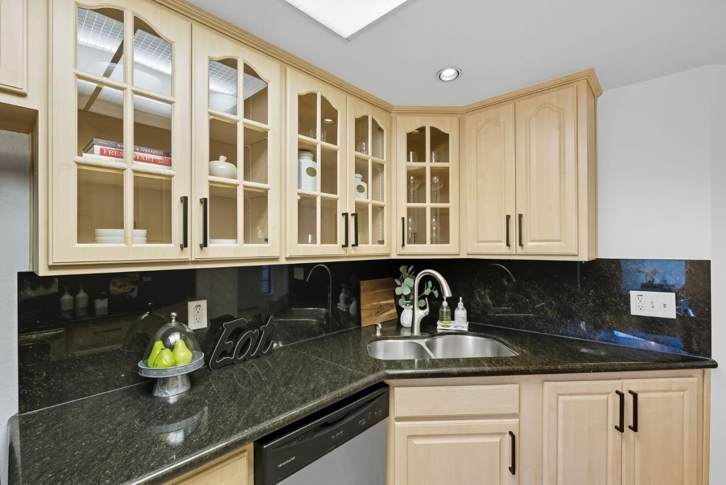 Detail Gallery Image 10 of 22 For 408 Darryl Dr, Campbell,  CA 95008 - 3 Beds | 2/1 Baths