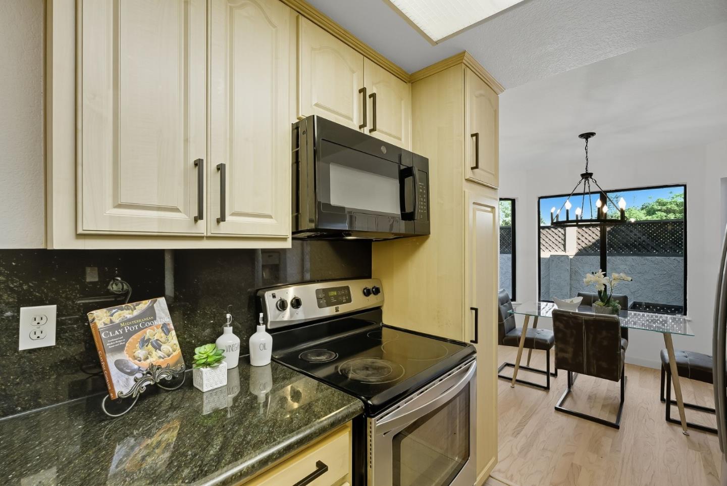 Detail Gallery Image 11 of 22 For 408 Darryl Dr, Campbell,  CA 95008 - 3 Beds | 2/1 Baths