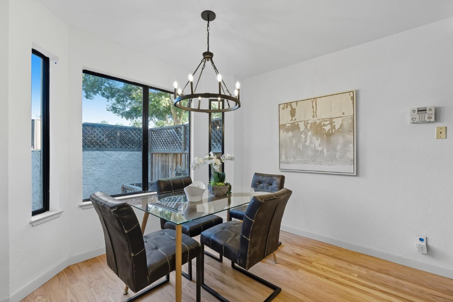 Detail Gallery Image 7 of 22 For 408 Darryl Dr, Campbell,  CA 95008 - 3 Beds | 2/1 Baths