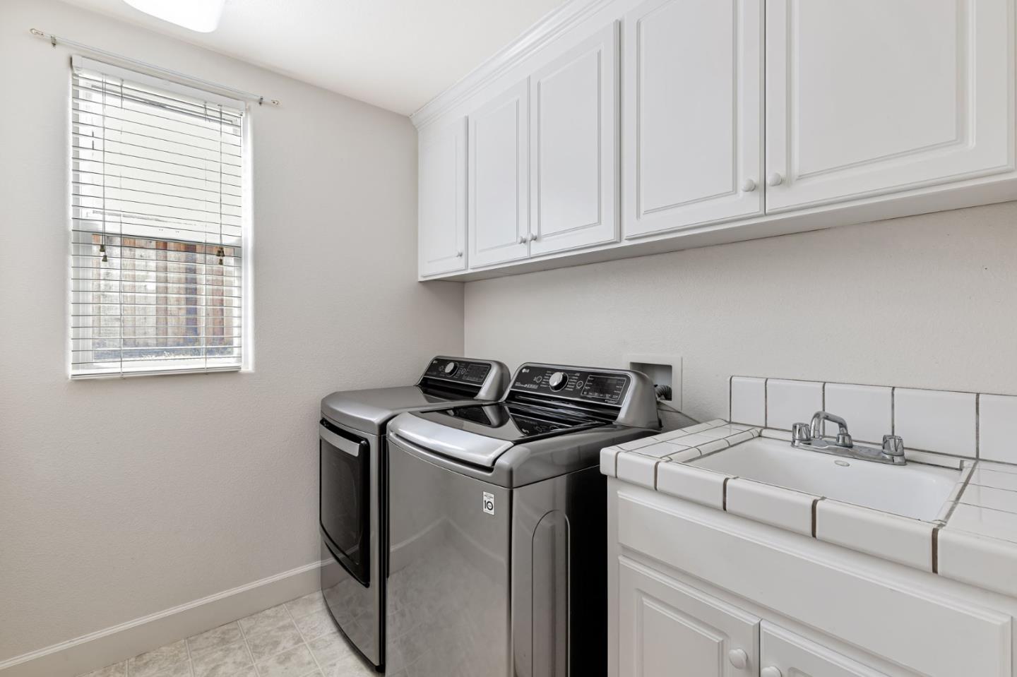 Detail Gallery Image 13 of 43 For 2645 Muirfield Way, Gilroy,  CA 95020 - 5 Beds | 4/1 Baths