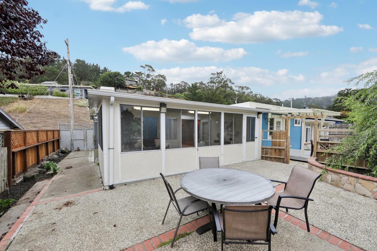 Detail Gallery Image 33 of 54 For 952 Alta Vista Dr, Pacifica,  CA 94044 - 3 Beds | 3 Baths