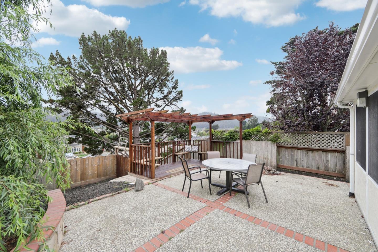 Detail Gallery Image 34 of 54 For 952 Alta Vista Dr, Pacifica,  CA 94044 - 3 Beds | 3 Baths