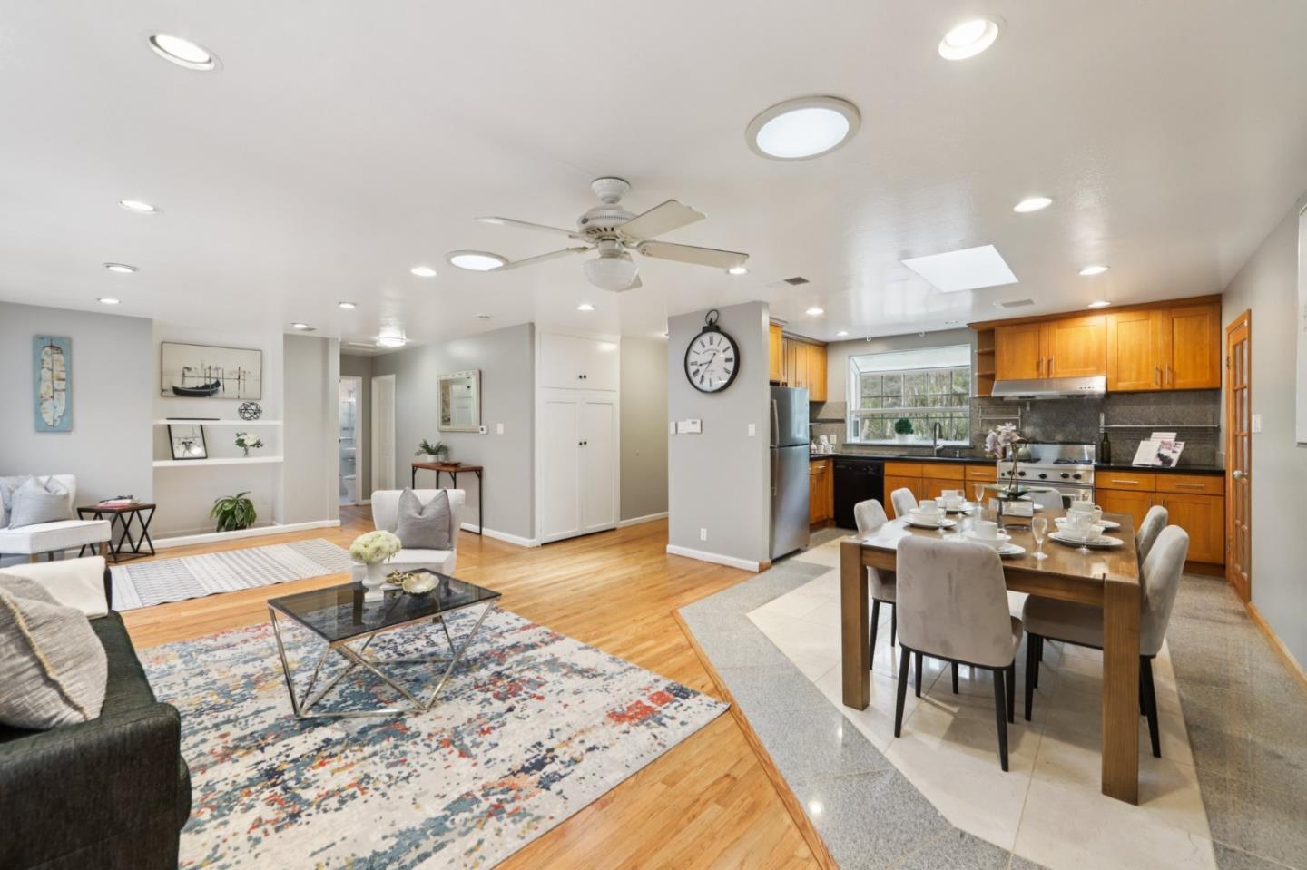 Detail Gallery Image 4 of 54 For 952 Alta Vista Dr, Pacifica,  CA 94044 - 3 Beds | 3 Baths