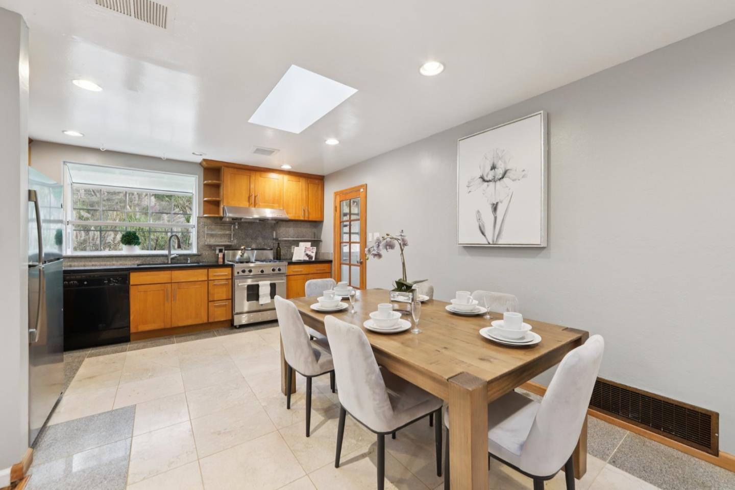 Detail Gallery Image 8 of 54 For 952 Alta Vista Dr, Pacifica,  CA 94044 - 3 Beds | 3 Baths