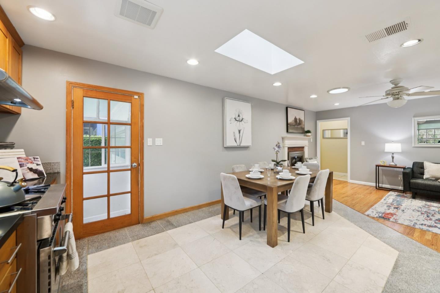 Detail Gallery Image 9 of 54 For 952 Alta Vista Dr, Pacifica,  CA 94044 - 3 Beds | 3 Baths