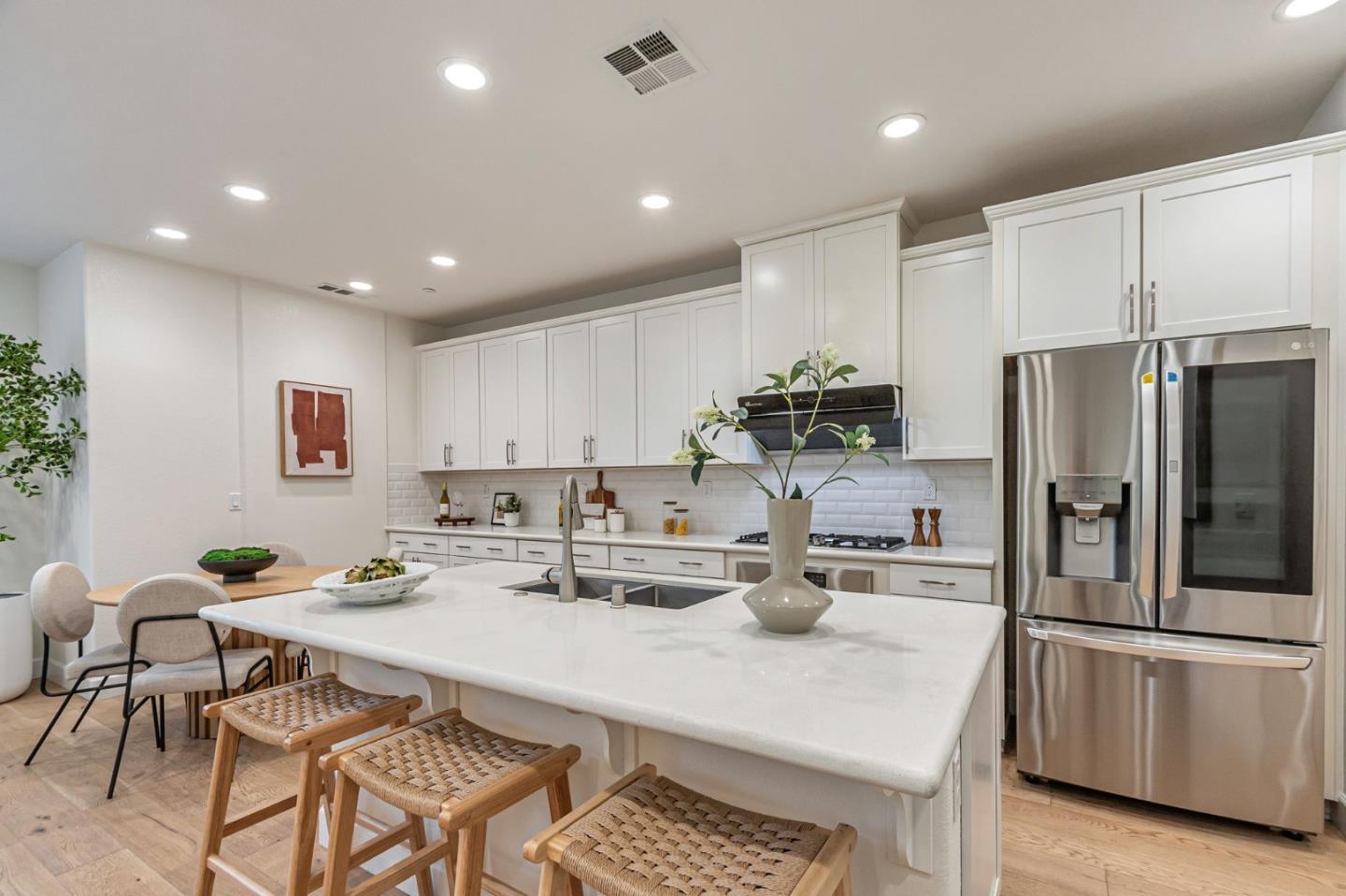 Detail Gallery Image 10 of 34 For 399 Charles Morris Ter, Sunnyvale,  CA 94085 - 3 Beds | 2/1 Baths