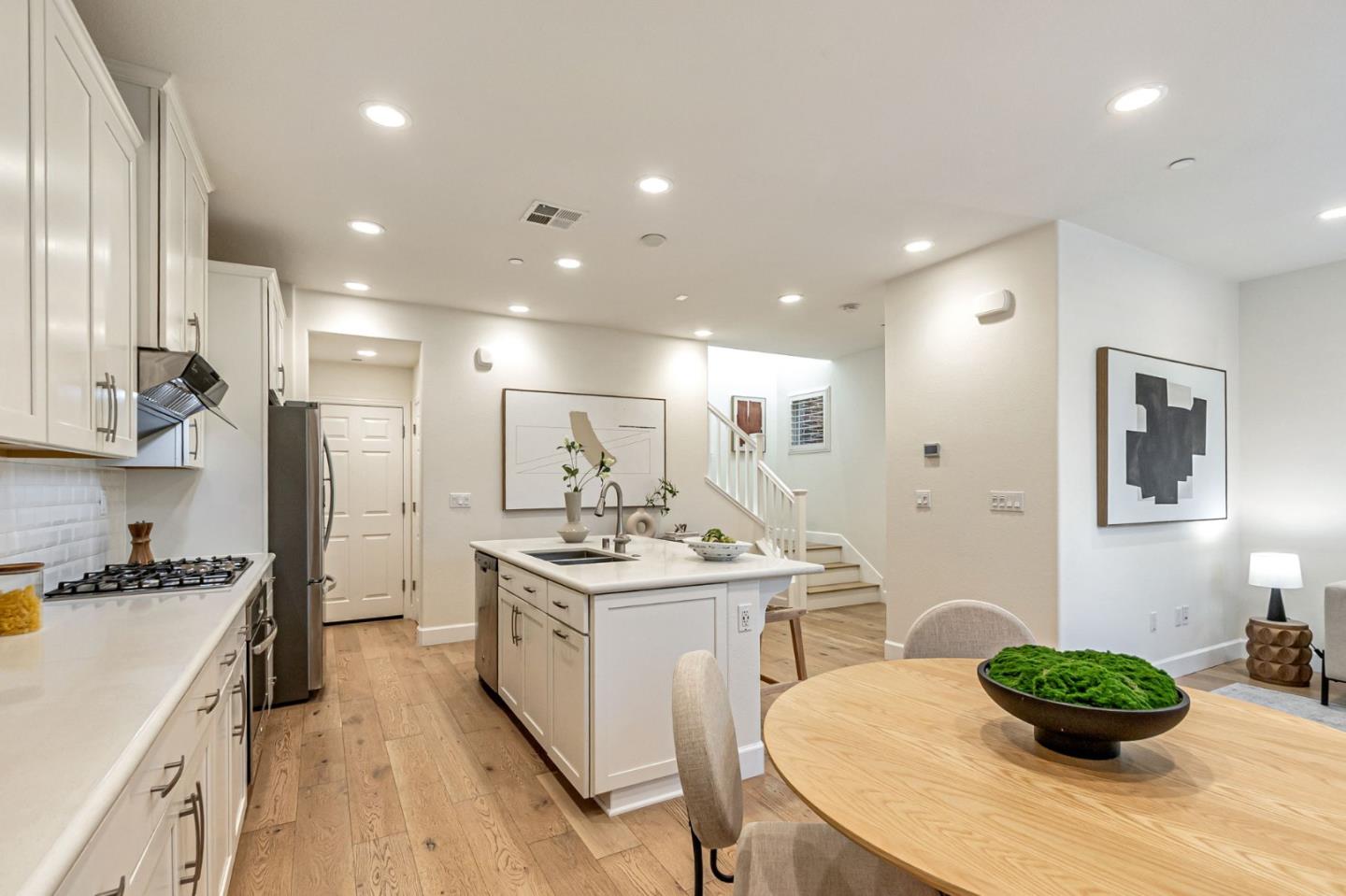 Detail Gallery Image 14 of 34 For 399 Charles Morris Ter, Sunnyvale,  CA 94085 - 3 Beds | 2/1 Baths