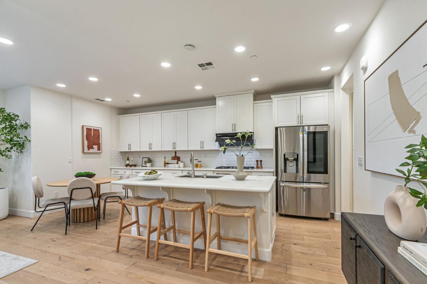 Detail Gallery Image 9 of 34 For 399 Charles Morris Ter, Sunnyvale,  CA 94085 - 3 Beds | 2/1 Baths